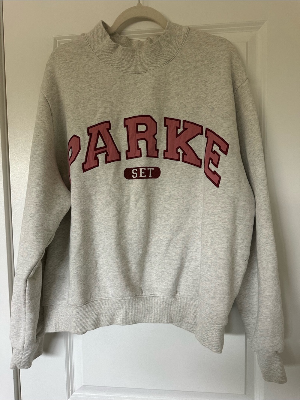 PARKE x SET Women's Light Gray Crewneck Sweatshirt with Pink Logo